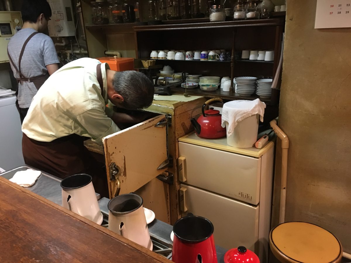 【東京】銀座琥珀咖啡 Cafe De L’ambre 日本第一家咖啡專賣店 圖片12