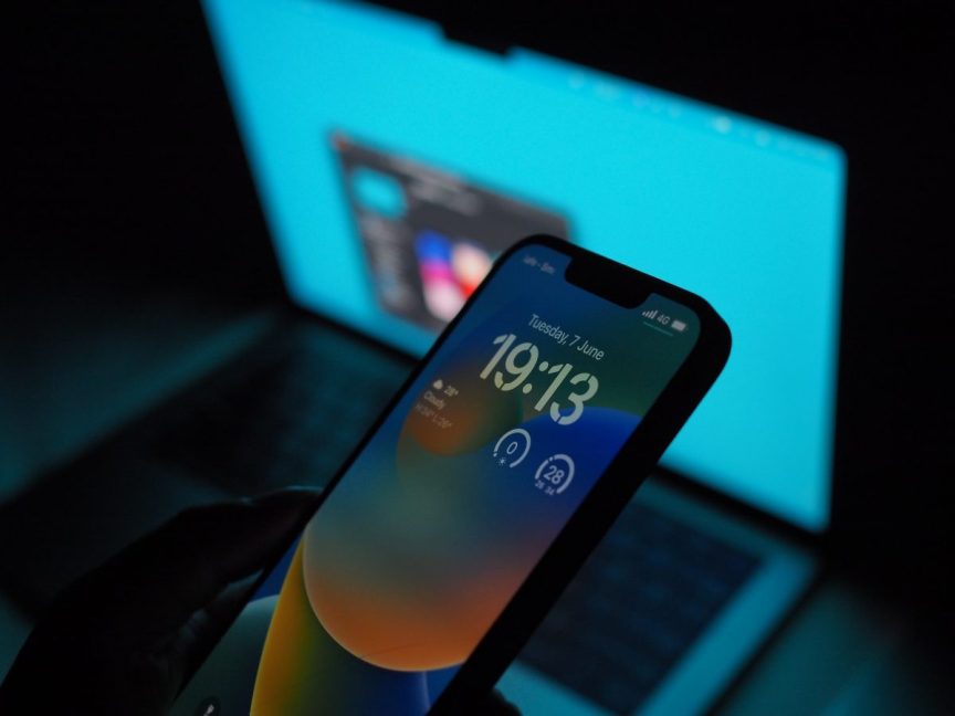 iOS 16 自訂鎖定螢幕畫面及主畫面使用方法教學