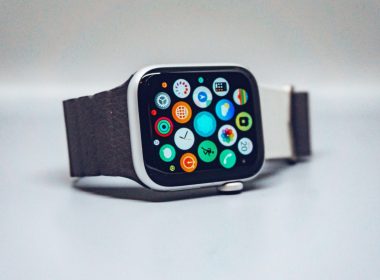 watchOS 11.5 更新：全新驕傲和諧錶面、Apple Watch 購買功能與安全性修補 圖片1
